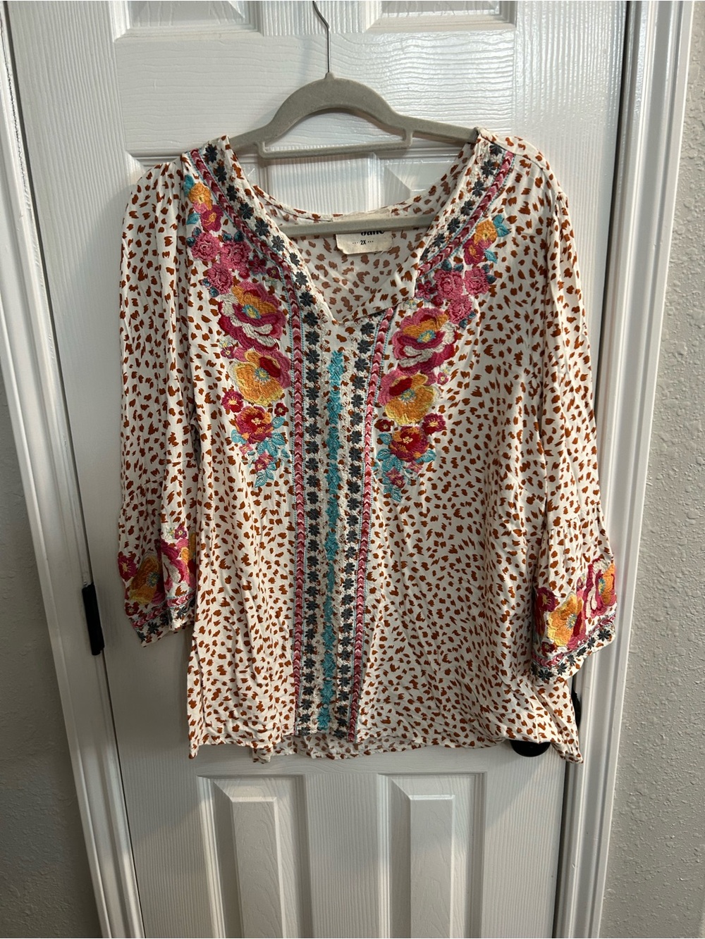 SAVANNA JANE Plus Women's Floral Embroidered Leopard Bell Sleeve Tunic Top Sz 2X